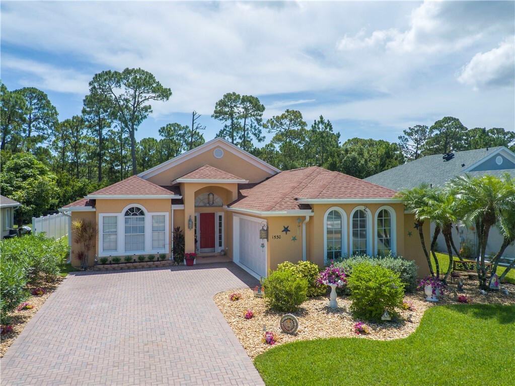 Property Photo:  1530 16th Court SW  FL 32962 