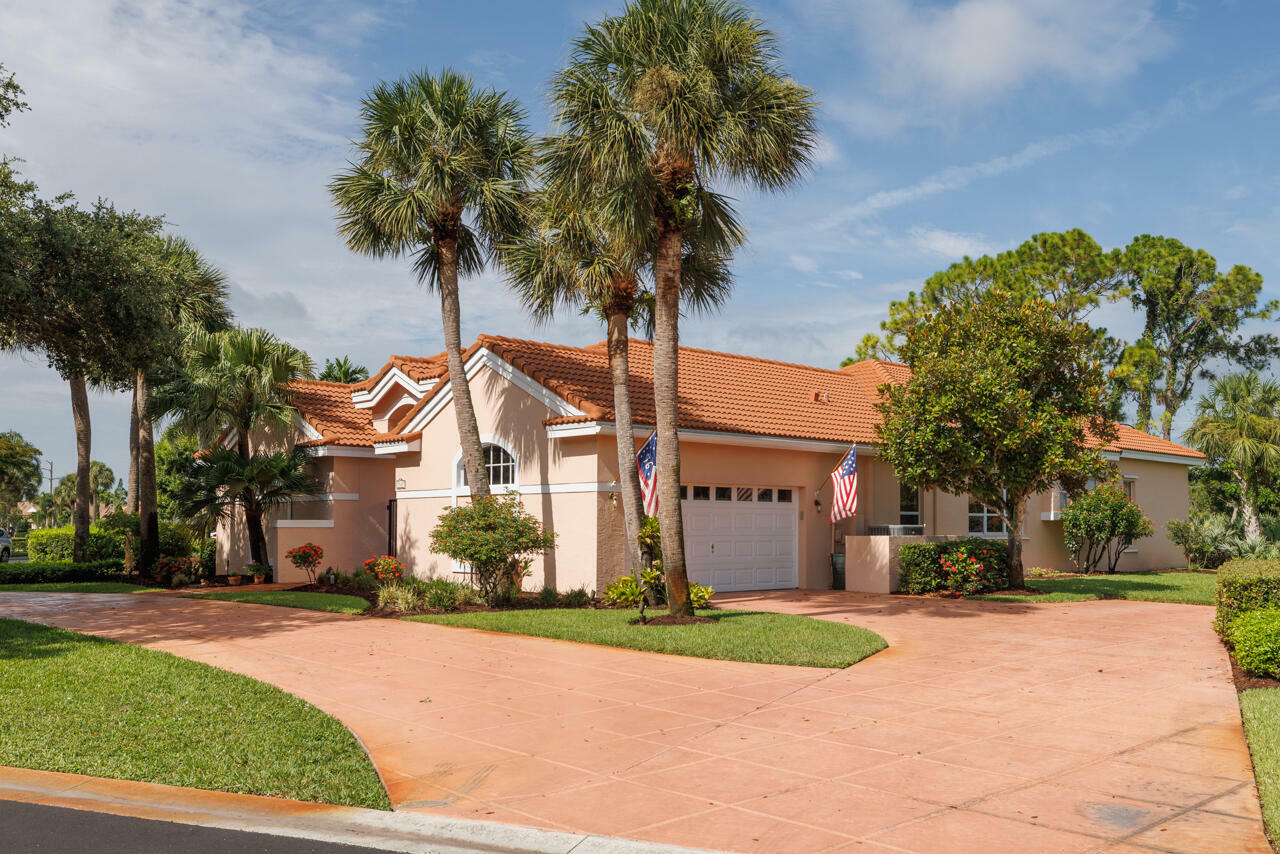 Property Photo:  5129 SE Lost Lake Way  FL 33455 