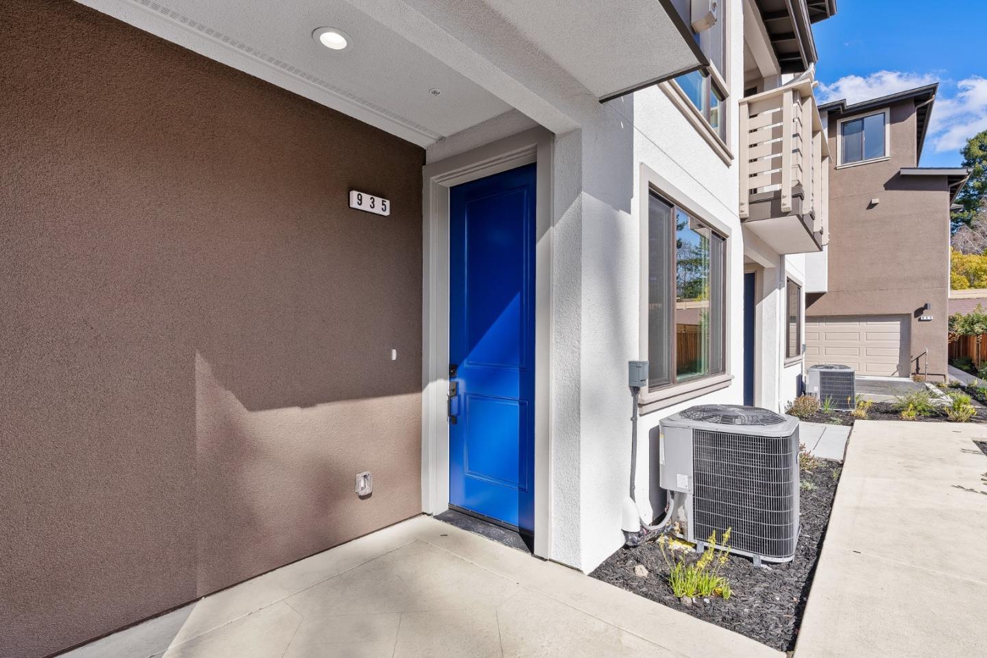 Property Photo:  935 Woodside Road  CA 94061 