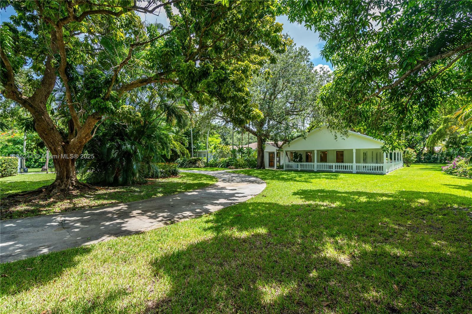 Property Photo: 10821 SW 92nd Ave FL 33176