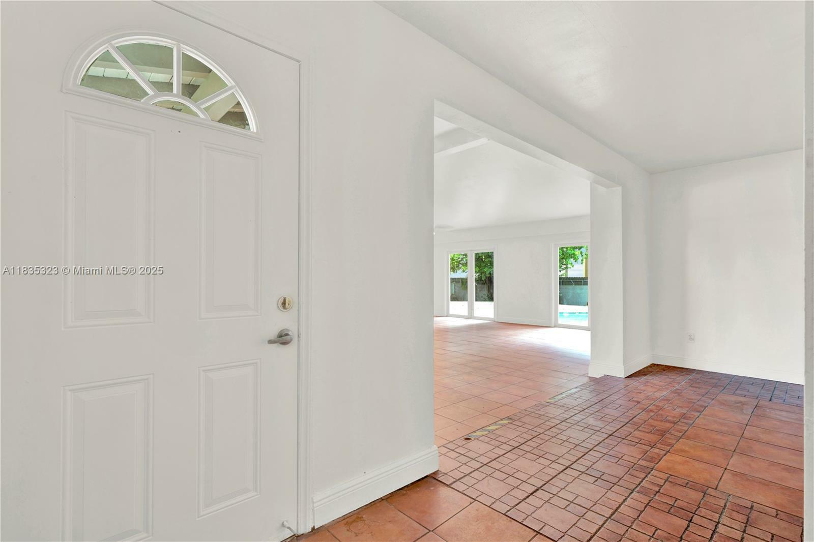 Property Photo: 15831 Palmetto Club Dr FL 33157