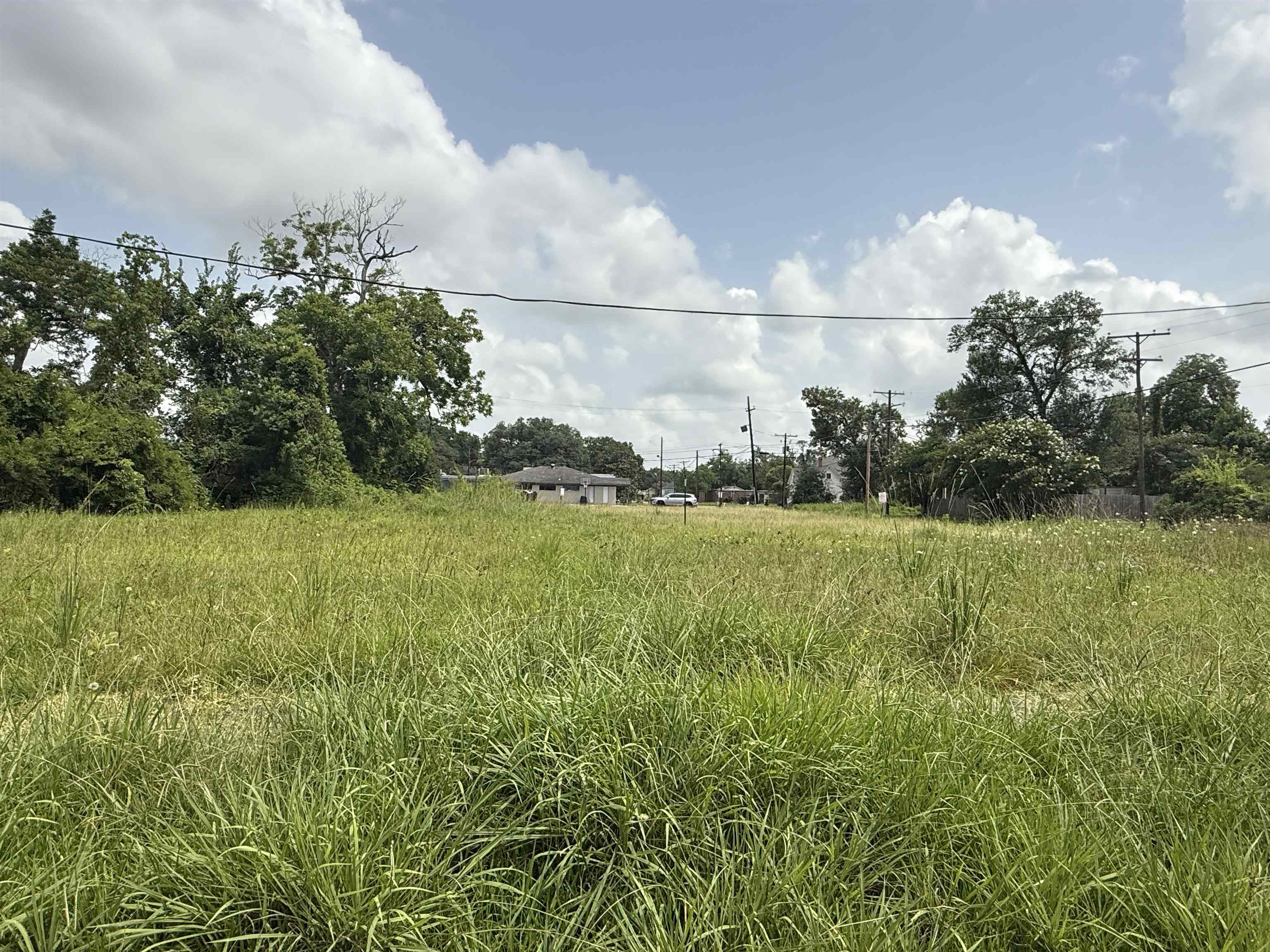Property Photo: 1302 W Cherry TX 77630