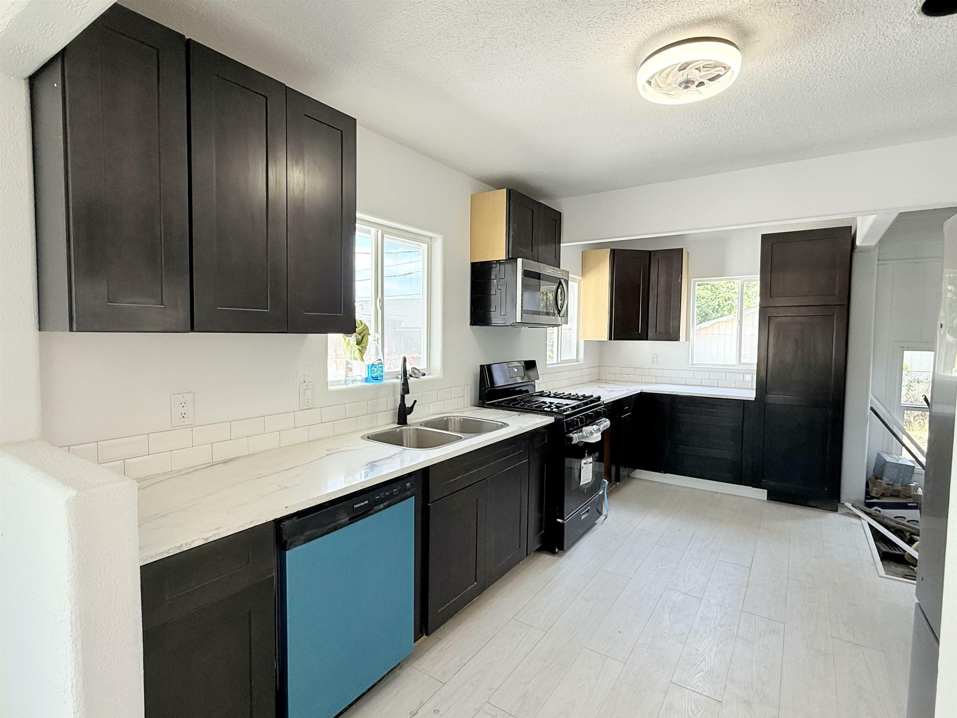 Property Photo: 3012 E Wellesley Ave WA 99217