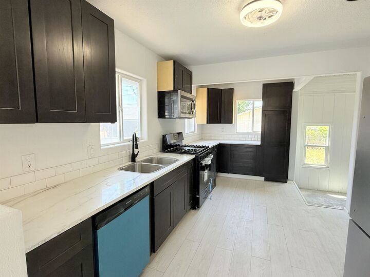 Property Photo: 3012 E Wellesley Ave WA 99217