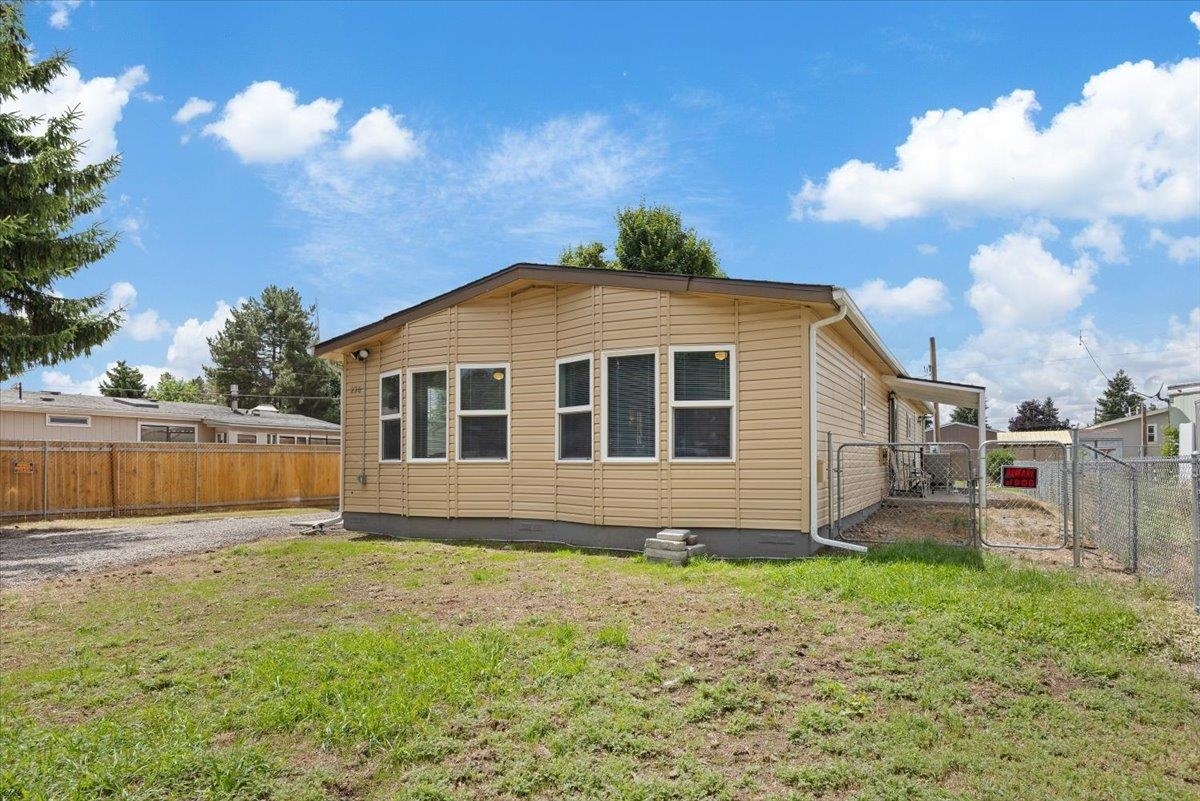 Property Photo: 220 S Bell St WA 99016