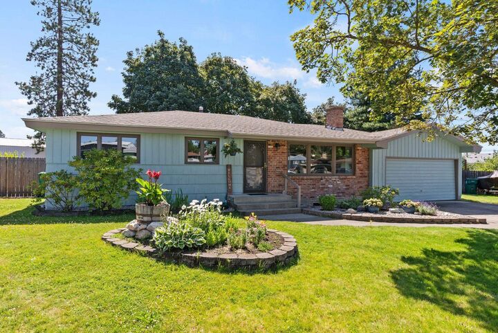 2821 W Rosewood Ave  Spokane WA 99205 photo