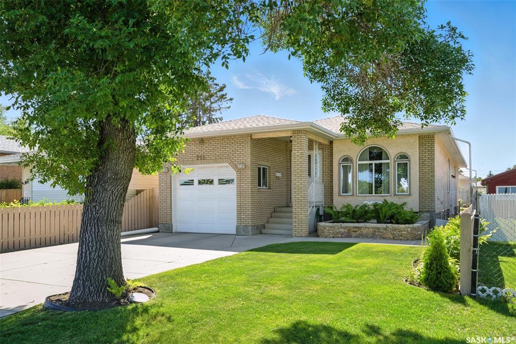 215 P Avenue N  Saskatoon SK S7L 2V6 photo