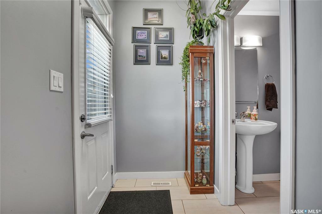 Property Photo: 215 Hampton Green 14 SK S7R 0G7