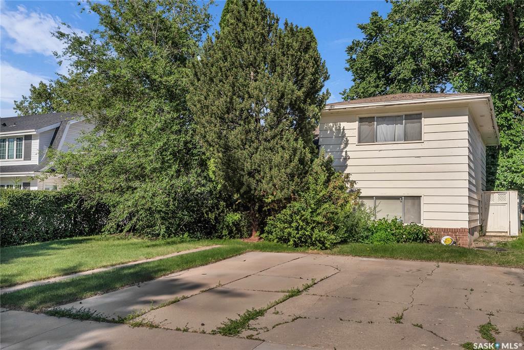 Property Photo: 509 Lake Crescent SK S7H 3A3