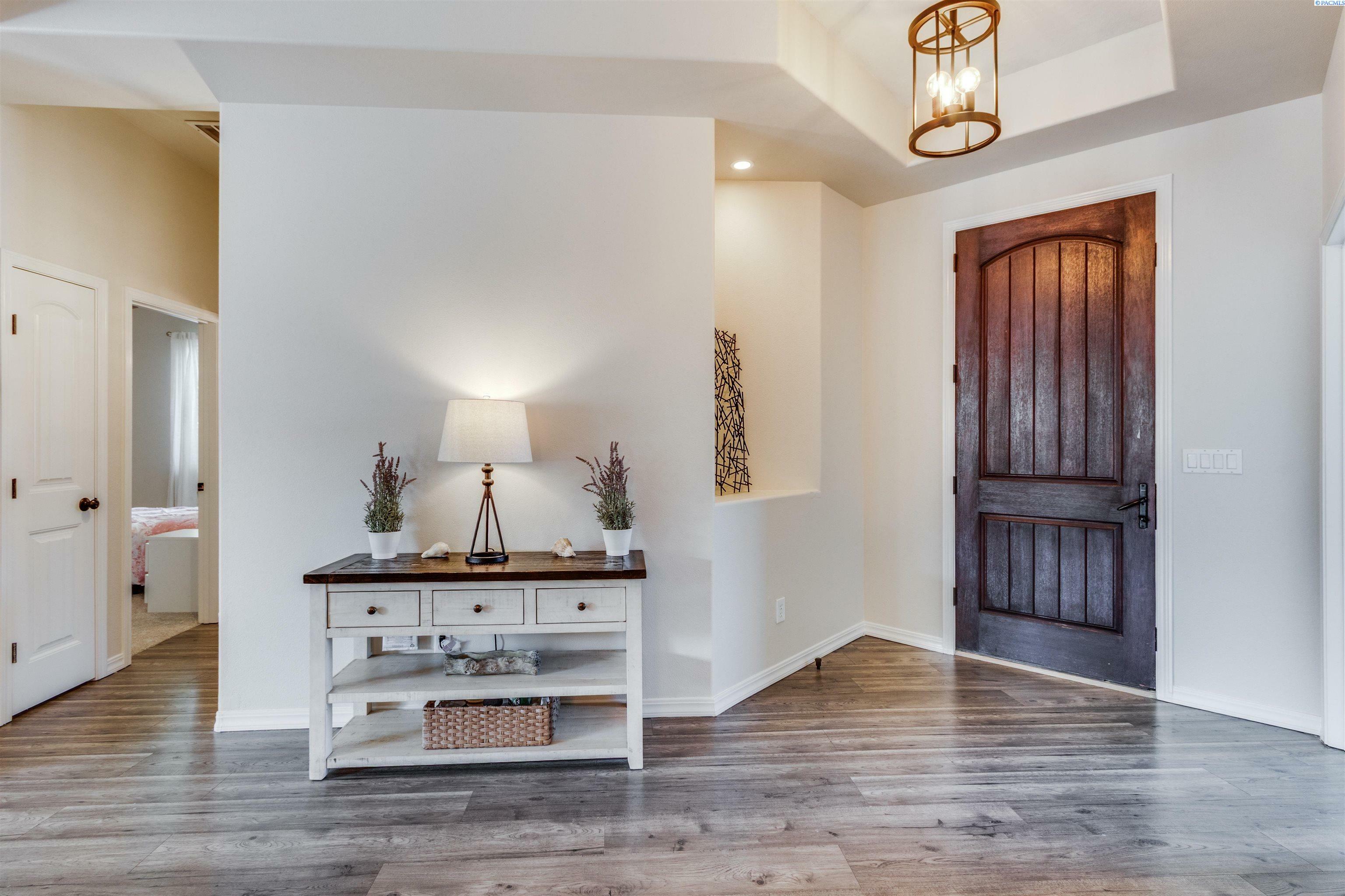 Property Photo: 3677 Windsor Ct WA 99352