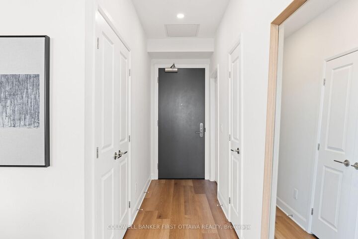 Property Photo:  520 Pimiwidon Street 203  ON K1K 5B4 