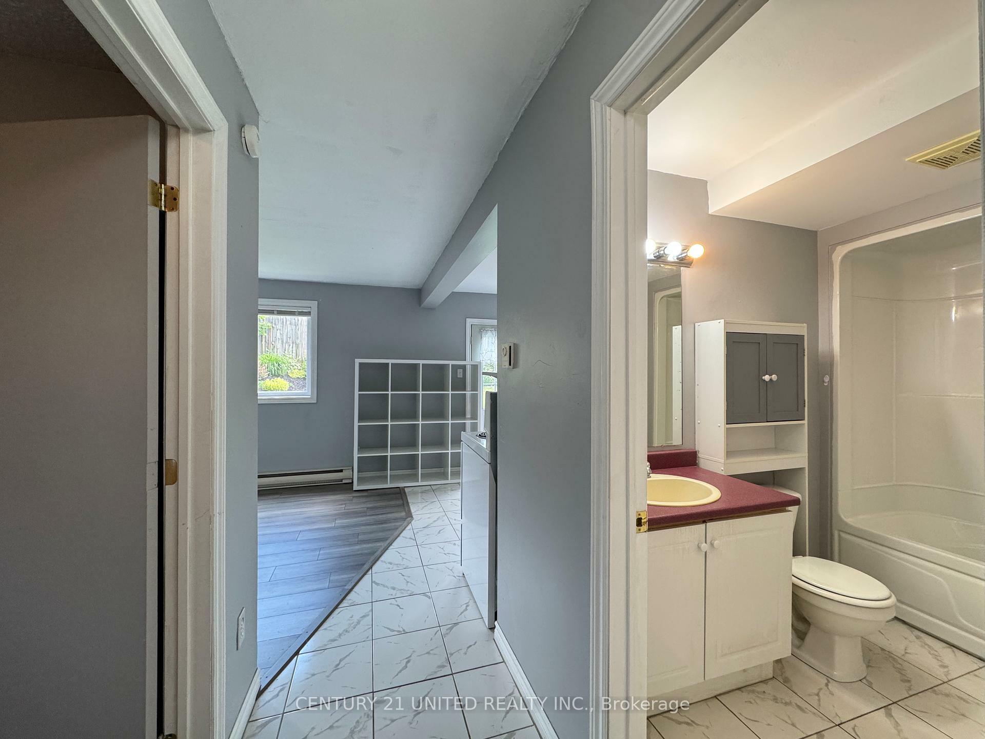 Photo de la propriété:  245 Maxwell Avenue  ON K9J 1B4 