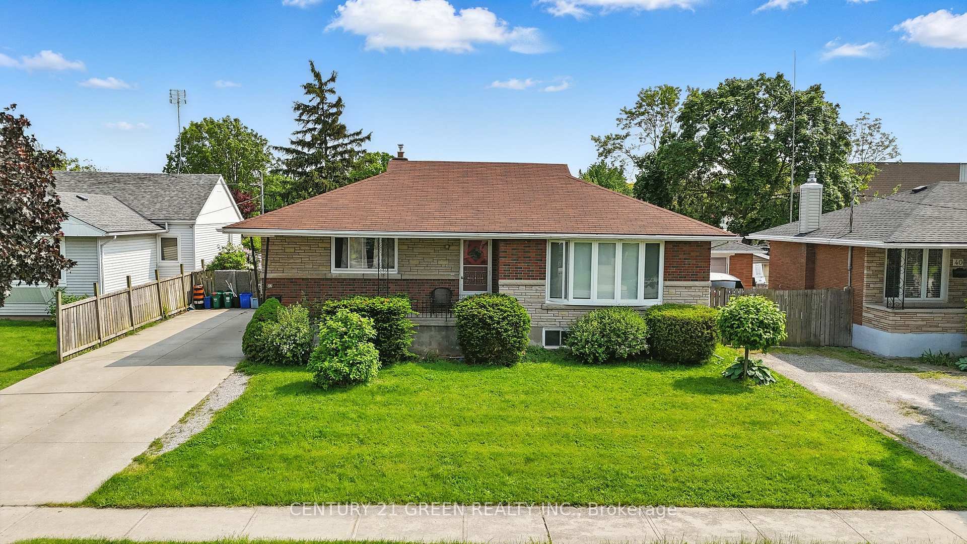 Property Photo: 42 Bloomfield Avenue ON L2P 1X3