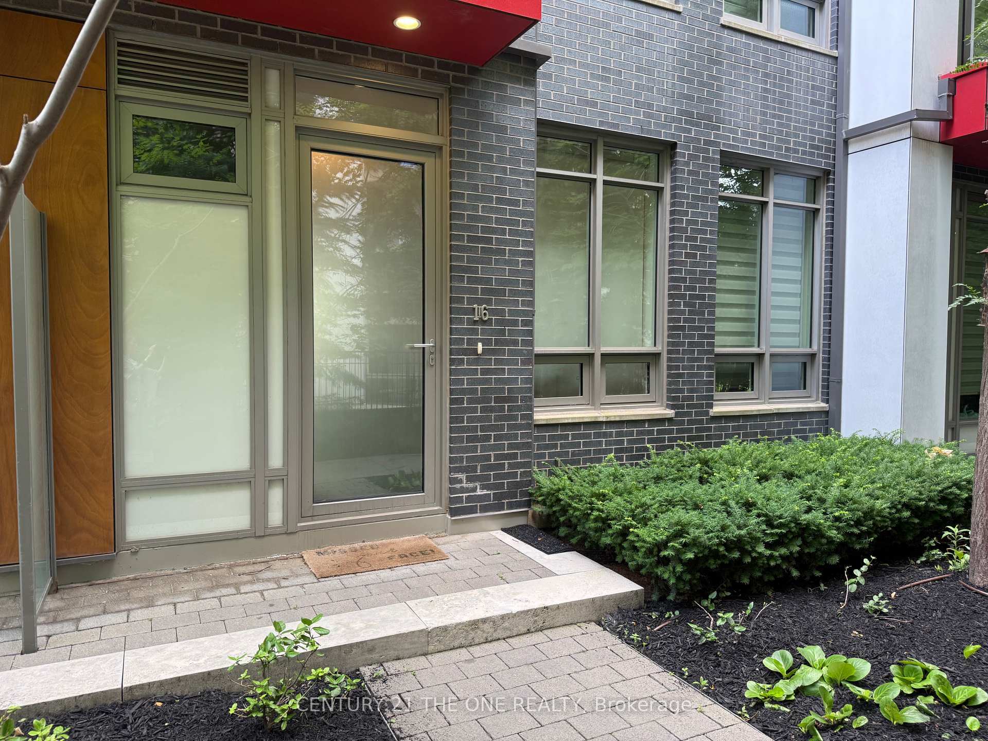 Property Photo:  88 Sheppard Avenue E Th 16  ON M2N 0G9 