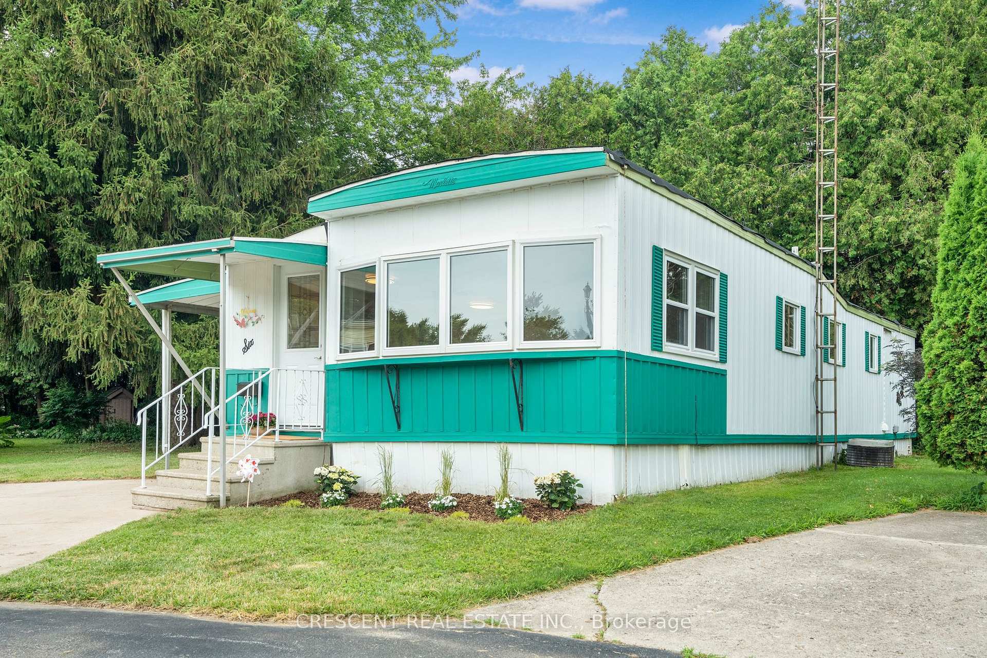 Property Photo: 22220 Charing Cross Road 6 ON N7M 5V8