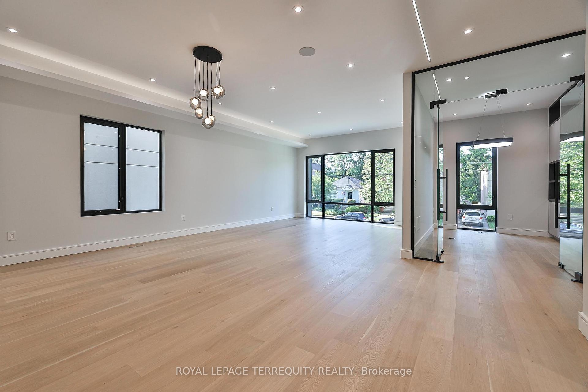 Property Photo: 741 Woburn Avenue ON M5M 1M2