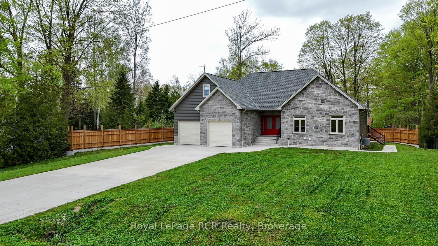 Property Photo:  10 Frederick Street E  ON N0H 2G0 