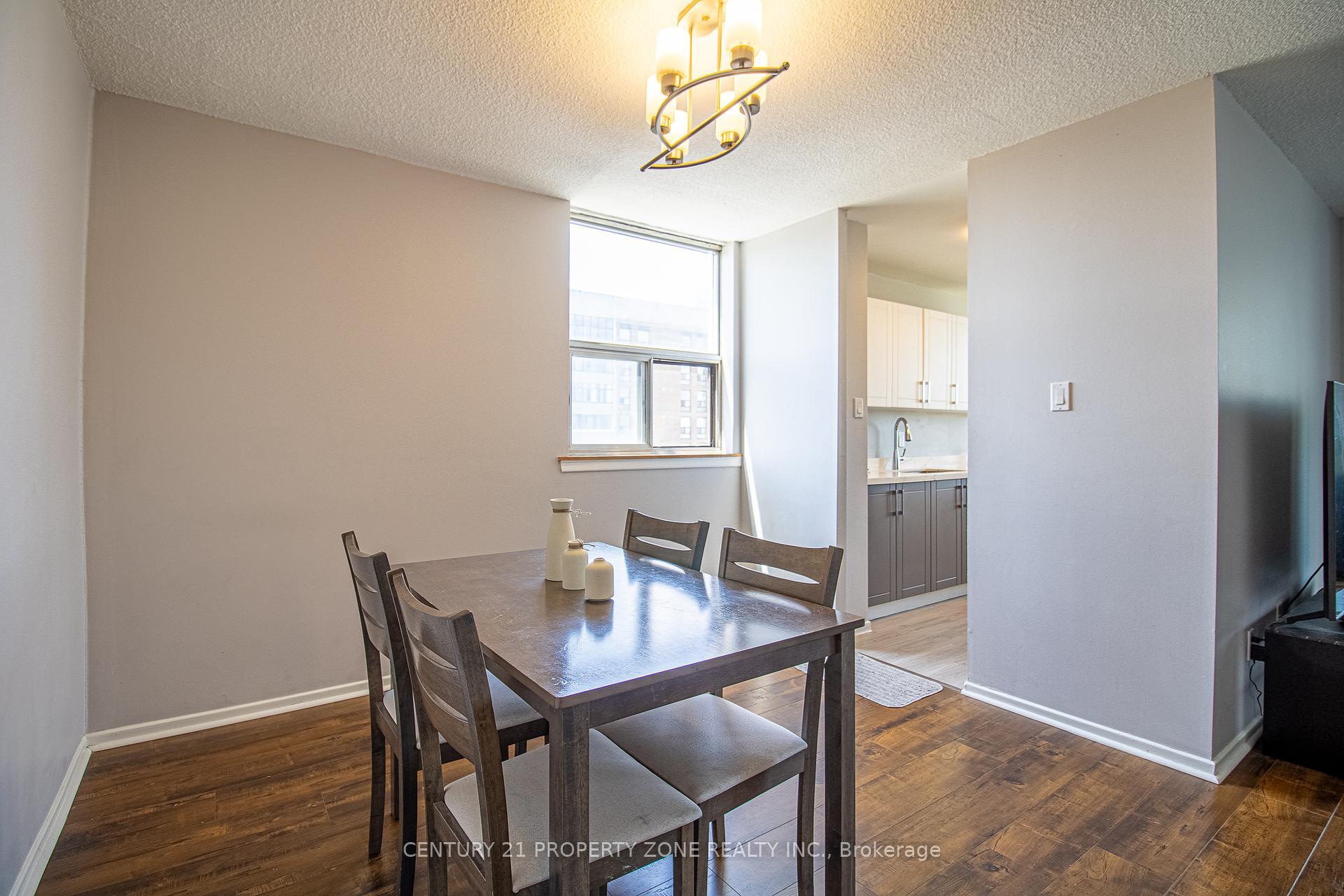 Photo de la propriété: 25 Kensington Road 1612 ON L6T 3W8