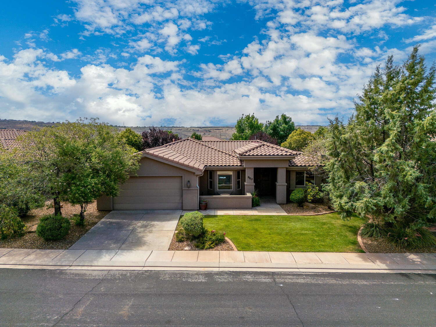 Property Photo: 960 Catalpa Dr UT 84780