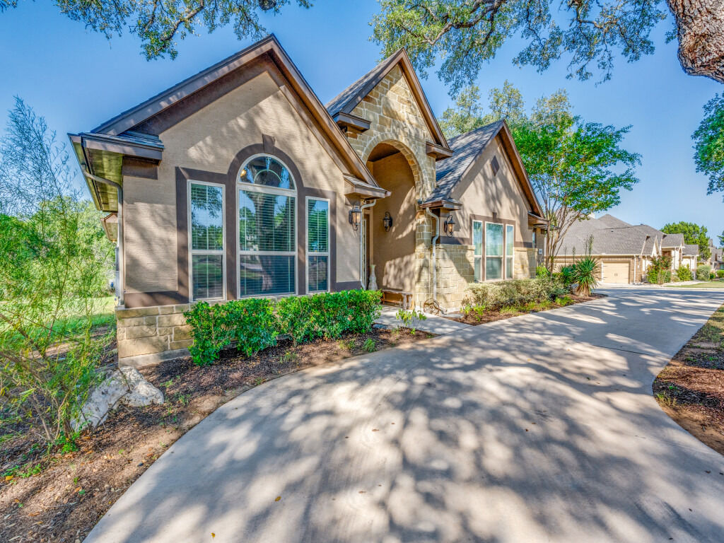 Property Photo:  5604 Copper Creek Street  TX 78132 
