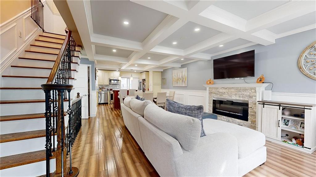 Property Photo:  39 Hemlock Court  NY 10309 