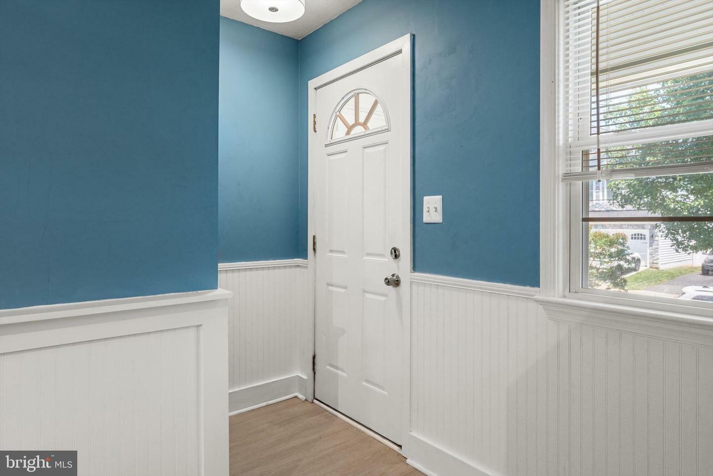 Property Photo:  211 Catoctin Circle NE  VA 20176 