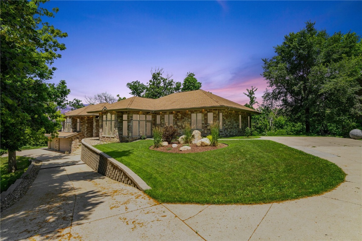 3140 Carroll Drive SE  Cedar Rapids IA 52403 photo