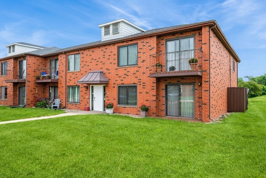 Property Photo: 809 Kerry Lane SE 66 IA 52403