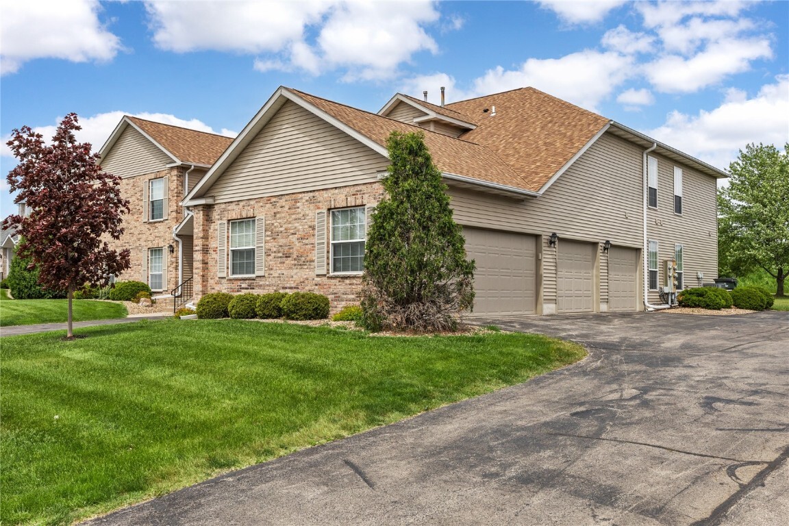 Property Photo: 3110 Towne House Drive NE C IA 52402