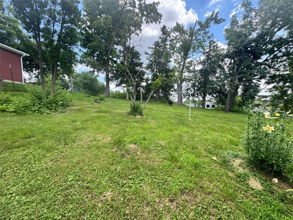 Property Photo: 1640 11th St NW IA 52405
