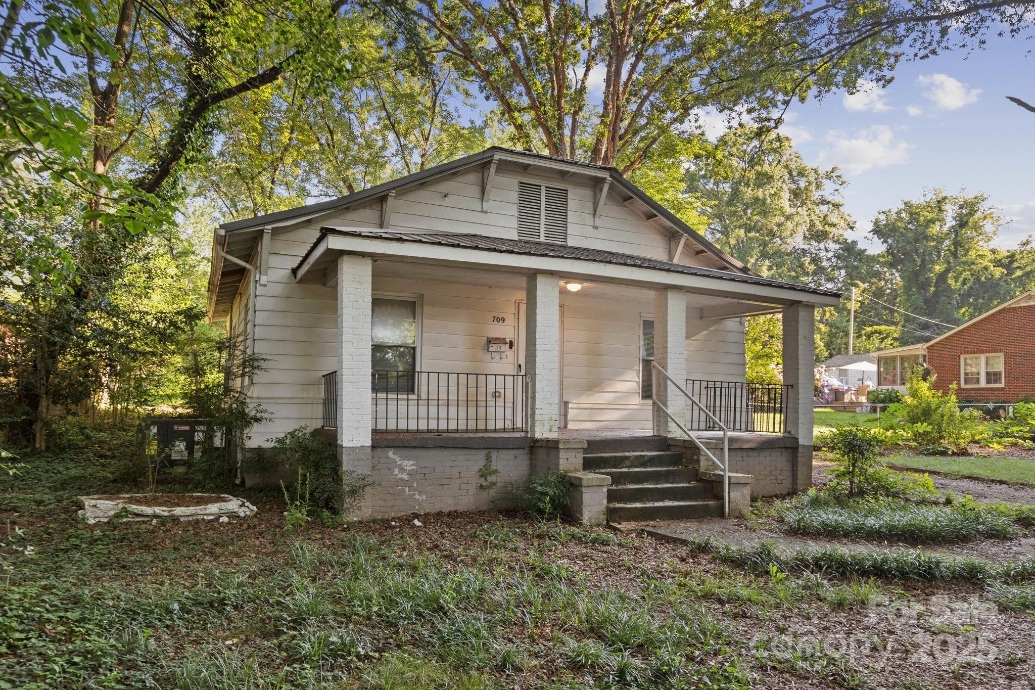 Property Photo:  709 E Front Street  NC 28677 