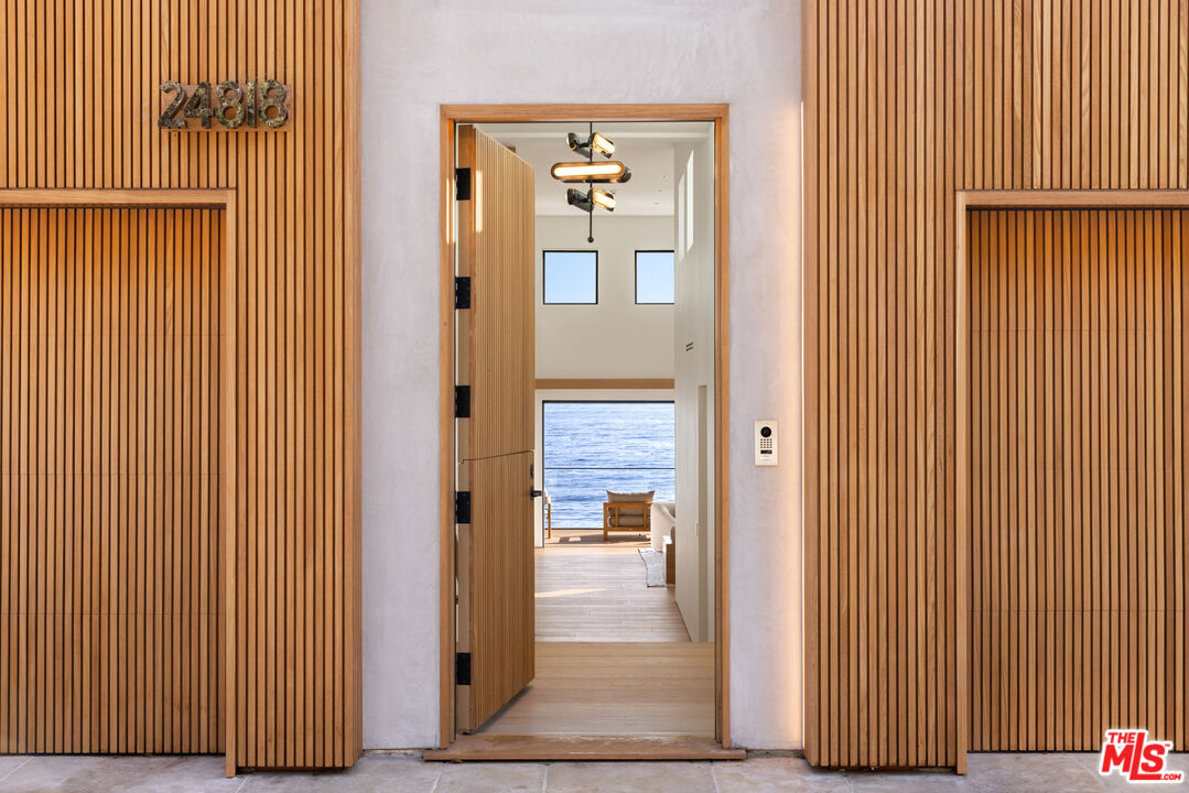 Property Photo:  24818 Malibu Rd  CA 90265 