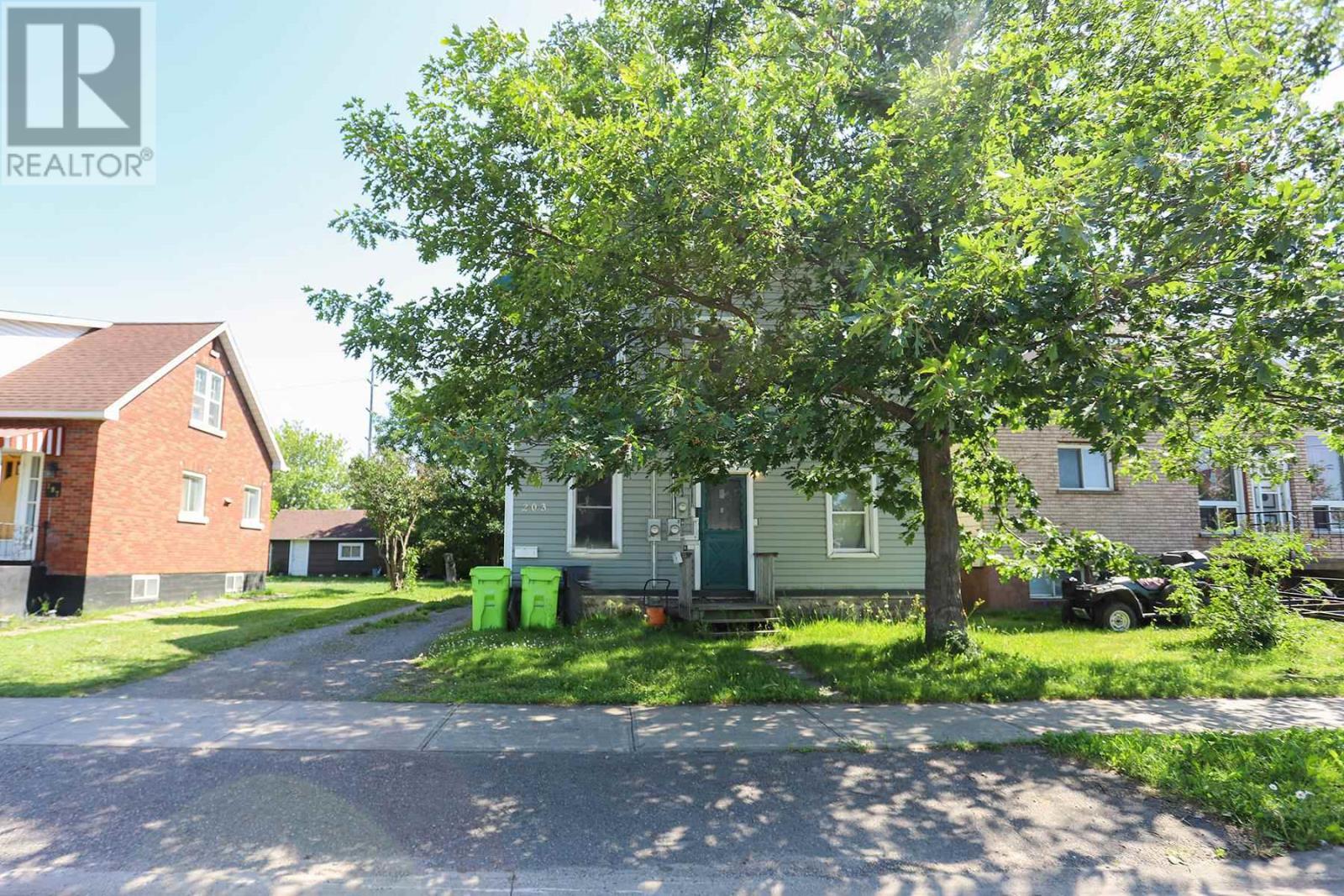 Property Photo:  203 Wallace Ter  ON P6C 1K2 