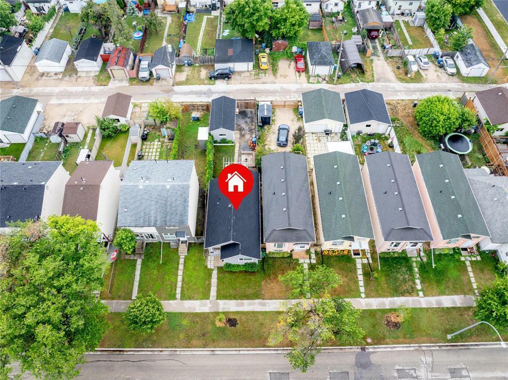 Property Photo: 580 Bannerman Avenue MB R2W 0V9