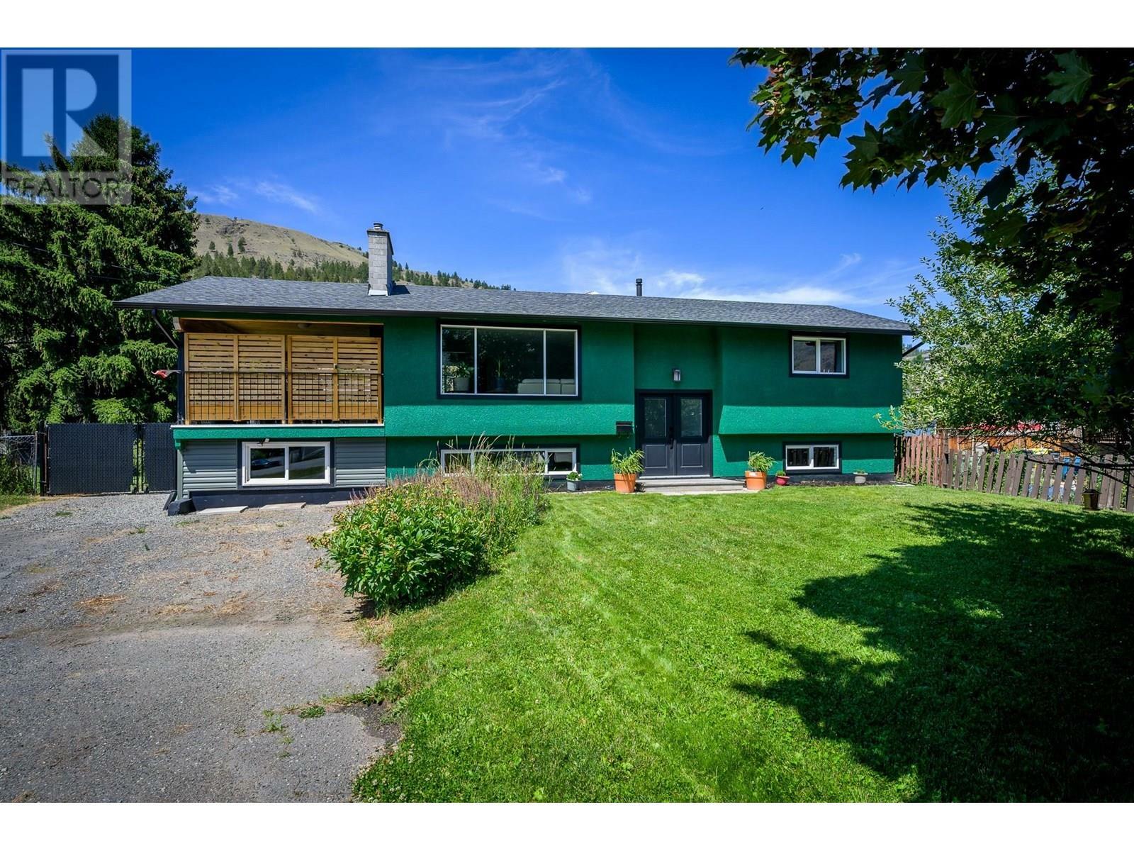 Property Photo: 870 Sumac Place BC V2B 6R4