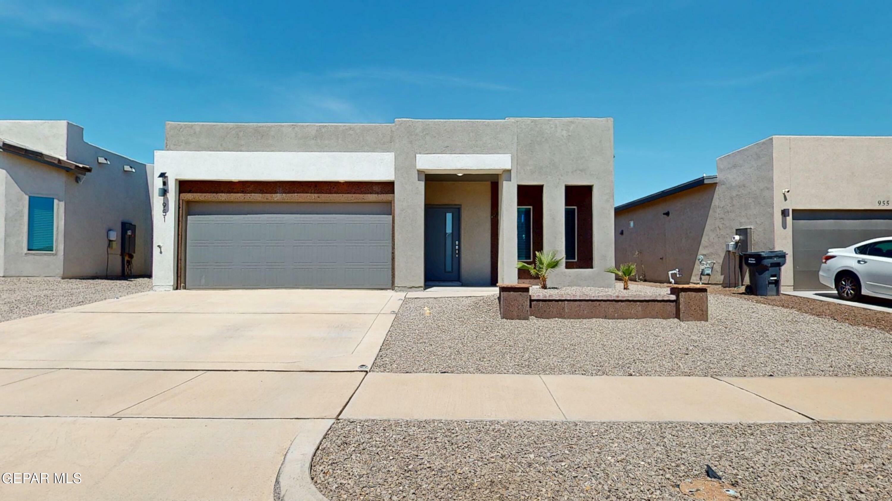 Property Photo: 951 Lulworth Place TX 79928