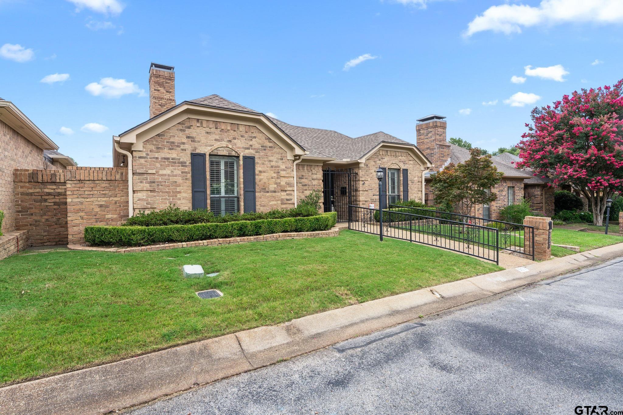 Property Photo: 507 Hyde Park TX 75701