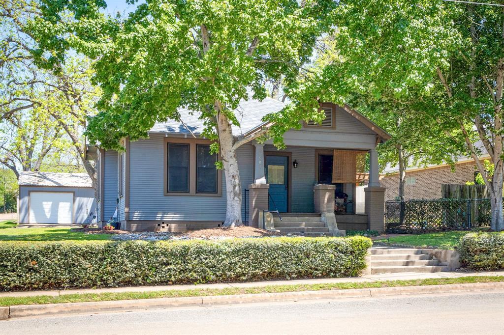 Property Photo: 1501 S Austin Street TX 77833
