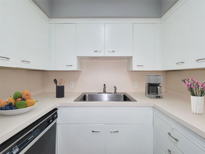 Property Photo: 2600 Bellefontaine Street A21 TX 77025