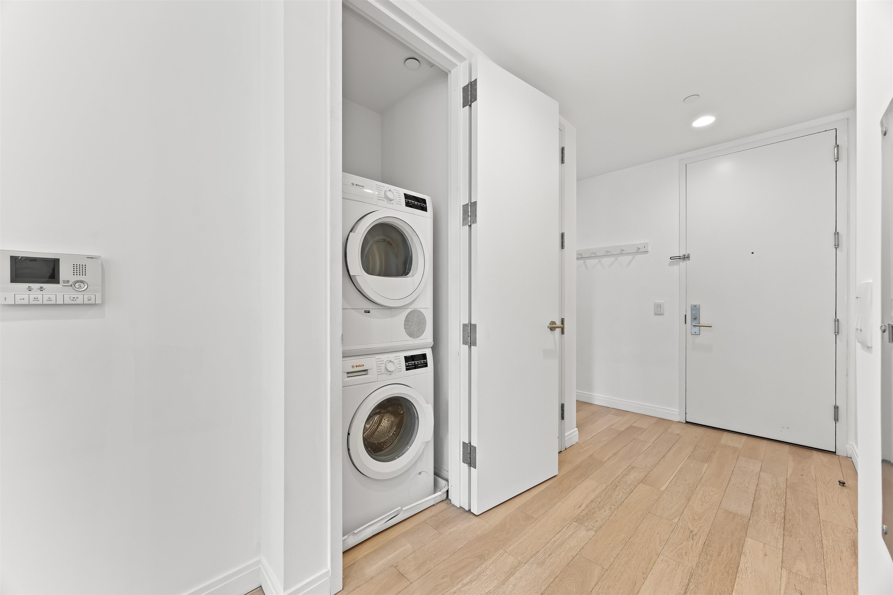 Property Photo: 160 1st St 901 NY 07302