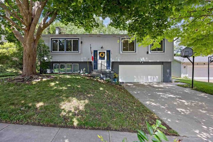 Property Photo: 16 Ealing Dr IA 52246