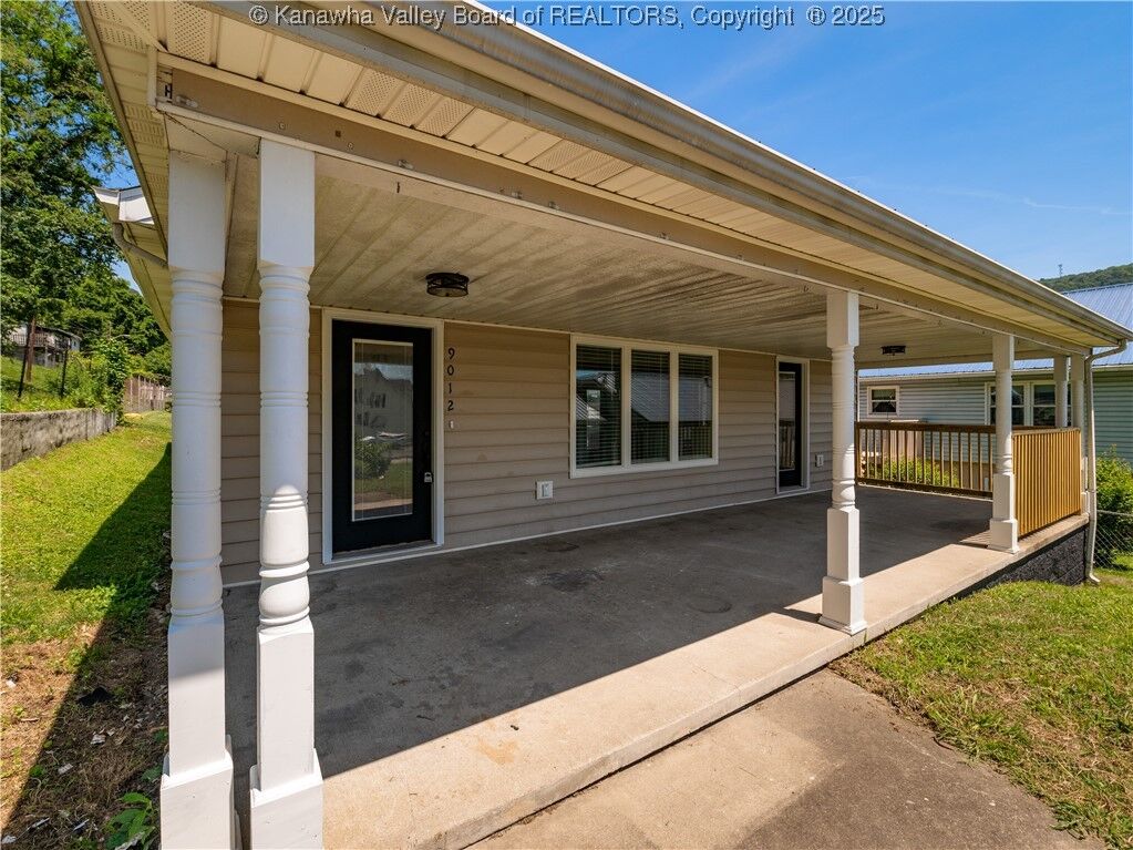 Property Photo: 9012 Florida Avenue WV 25315