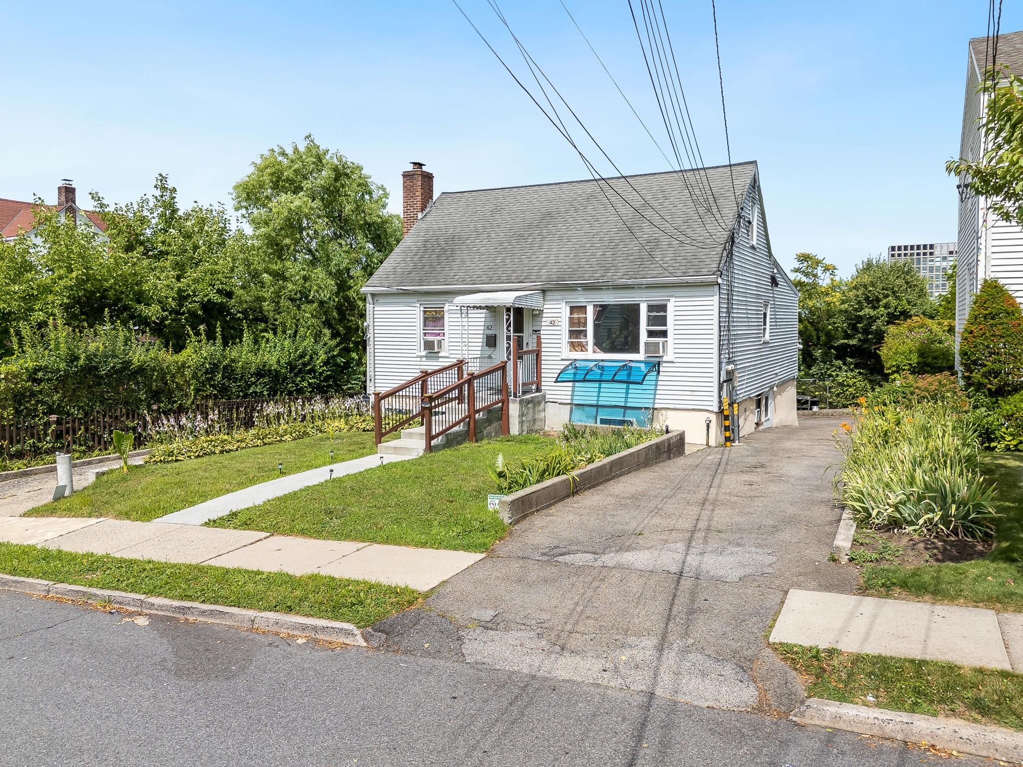 Property Photo:  42 Jefferson Avenue  NY 10606 