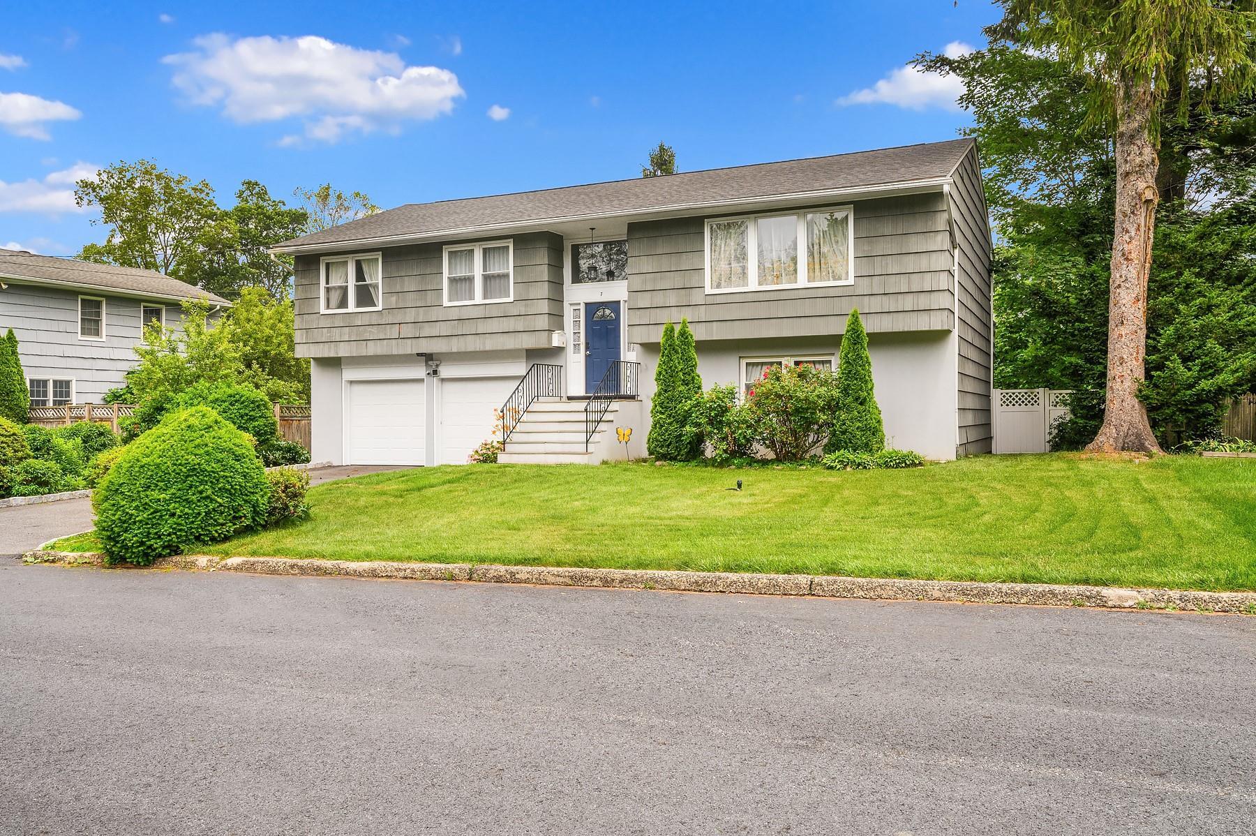Property Photo:  7 Frost Lane  NY 10530 