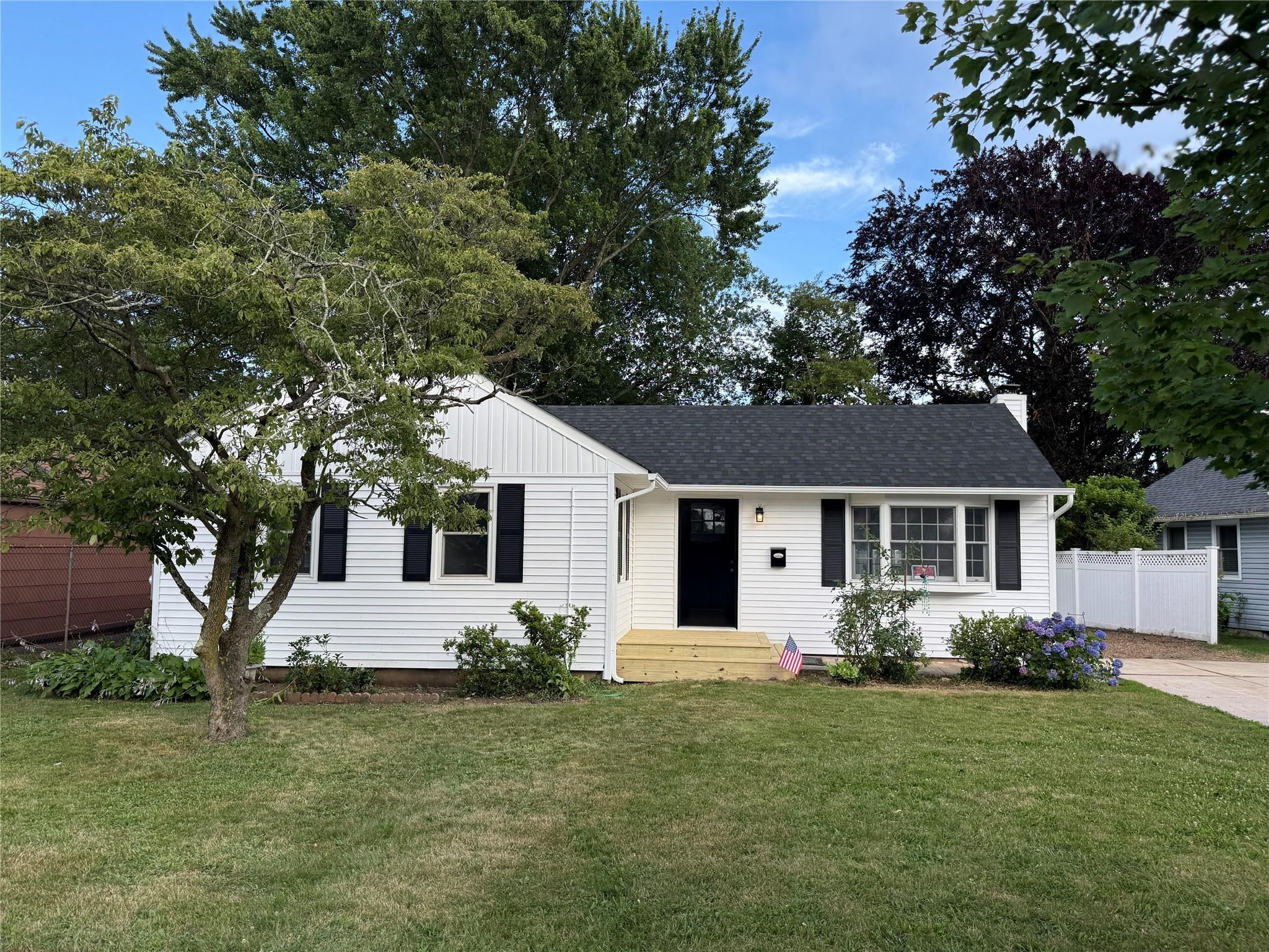 Property Photo:  22 Bradish Lane  NY 11702 