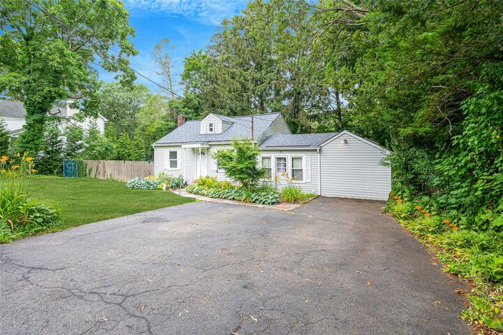 Property Photo:  11 Amityville Road  NY 11789 