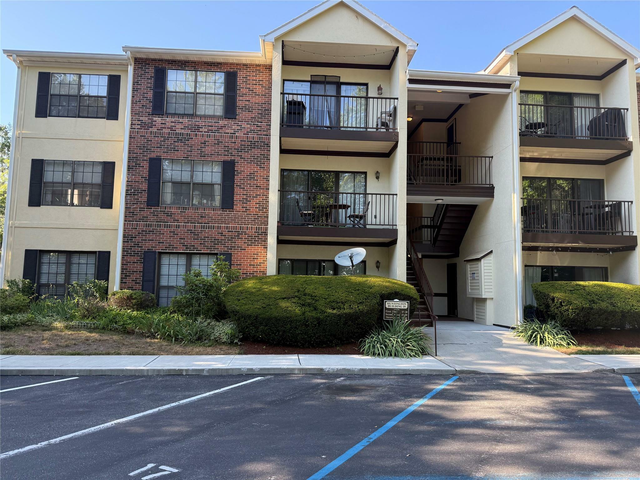 Property Photo:  36 Huntington Circle  NY 10566 
