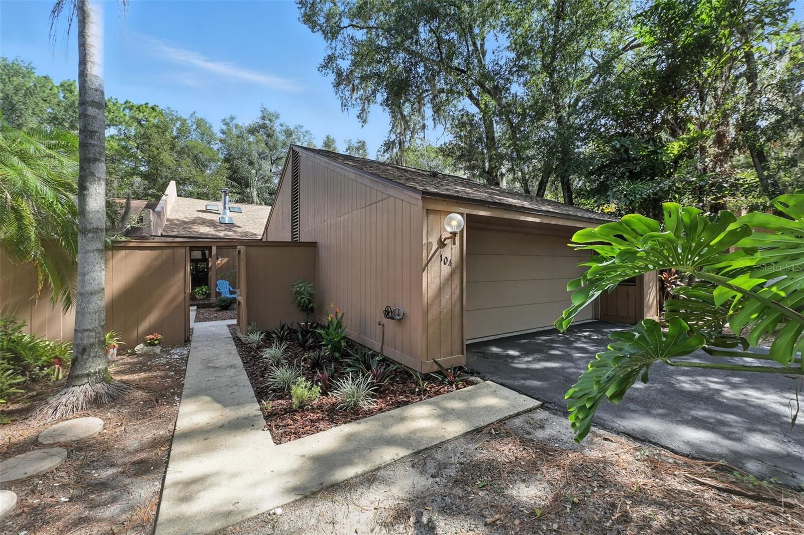 Property Photo:  104 Autumn Drive  FL 32779 