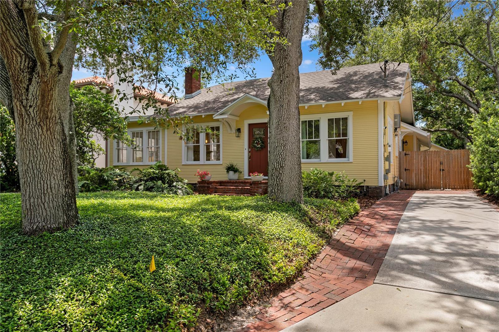 Property Photo: 3118 W Harbor View Avenue FL 33611