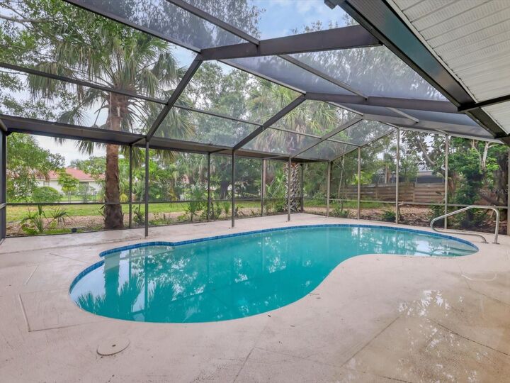 Property Photo: 2102 Country Meadows Place FL 34235